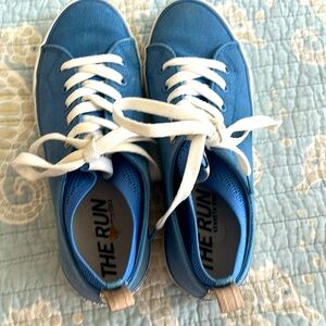 Kenneth Cole Size 7 sneakers